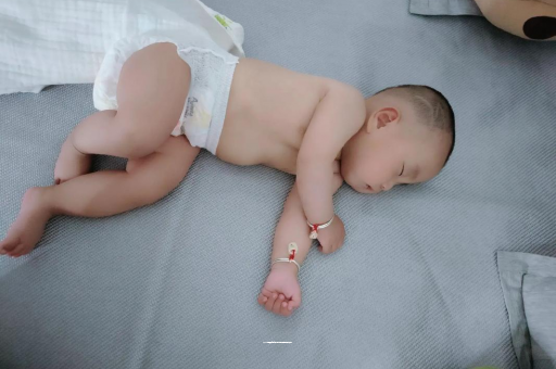 桐城三个月宝宝抬头不稳 桐城三个月宝宝抬头不稳